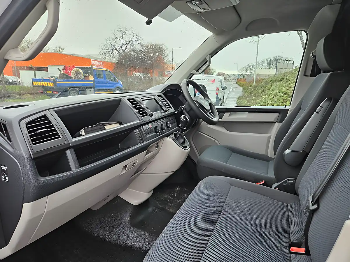 Used 2019 Volkswagen Transporter Trendline Hightop Blue - Interior and Exterior details 12