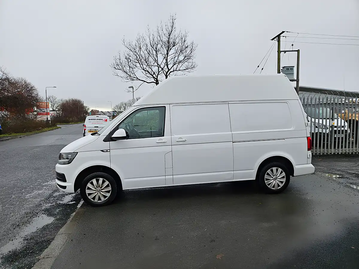 Used 2019 Volkswagen Transporter Trendline Hightop Blue - Interior and Exterior details 5