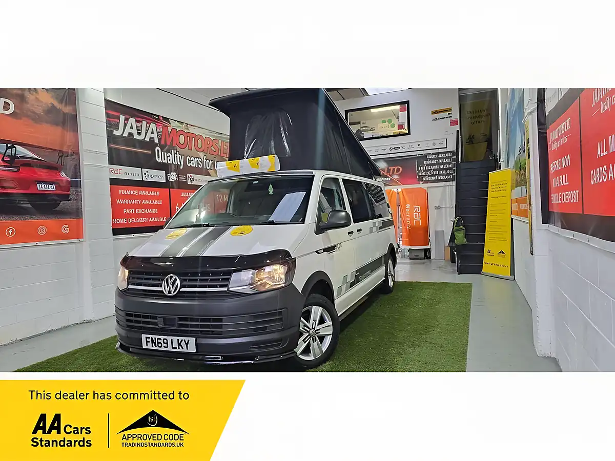 Used 2019 Volkswagen Transporter White - Front View