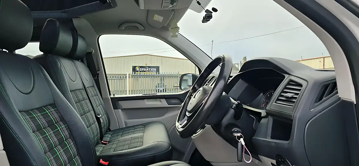 Used 2019 Volkswagen Transporter White - Interior and Exterior details 18