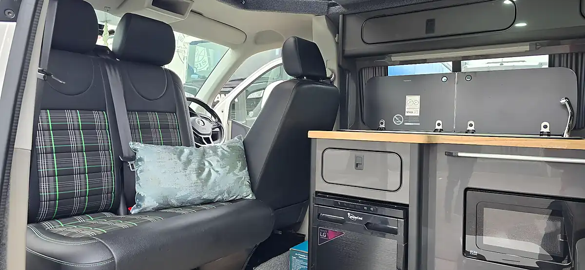 Used 2019 Volkswagen Transporter White - Interior and Exterior details 9
