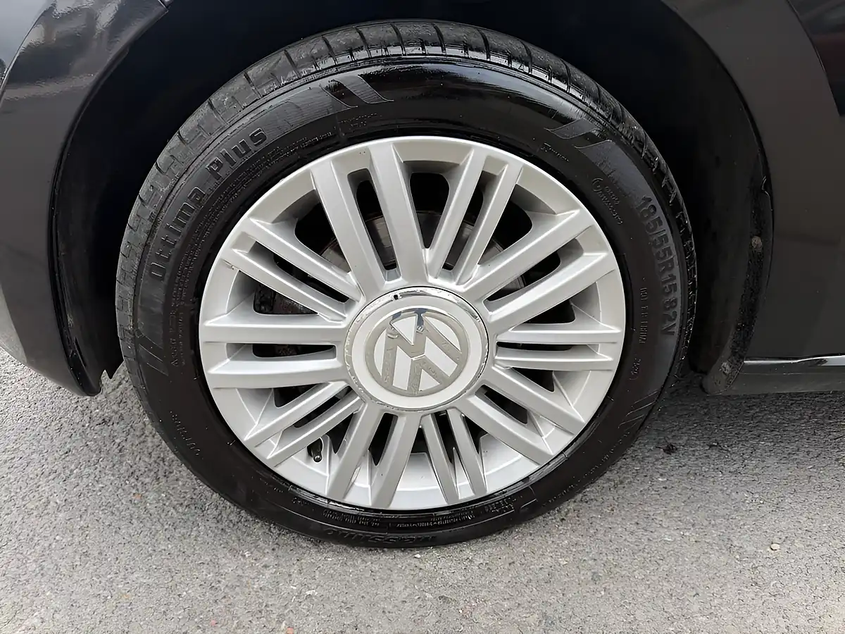 Used 2019 Volkswagen Up! Move Up! Black - Interior and Exterior details 11