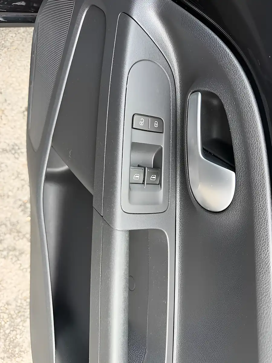 Used 2019 Volkswagen Up! Move Up! Black - Interior and Exterior details 17