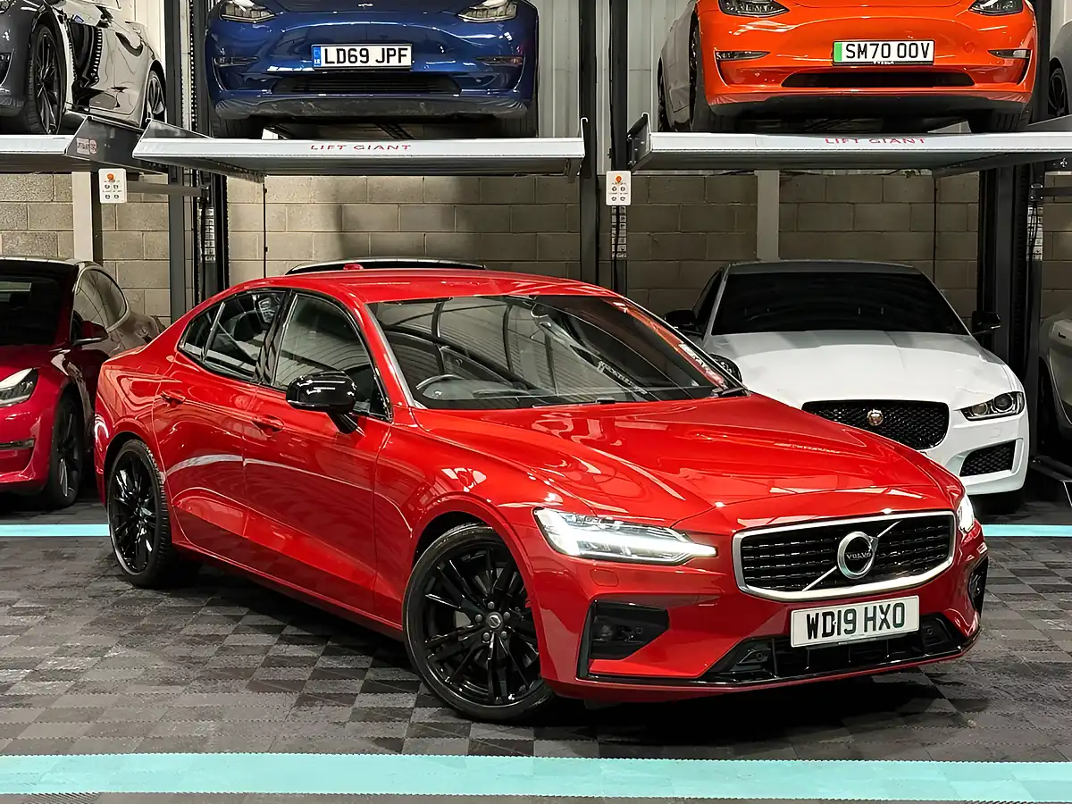 Used 2019 Volvo S60 R-Design Edition Red - Front View