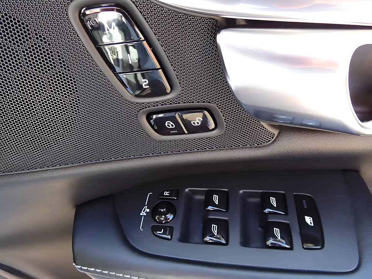 Used 2019 Volvo S90 Inscription Plus Silver - Interior and Exterior details 14