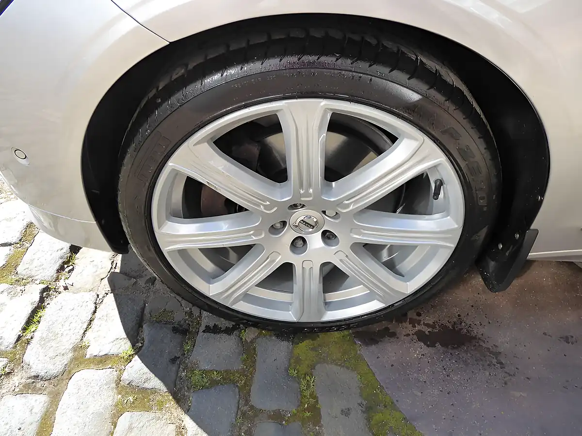 Used 2019 Volvo S90 Inscription Plus Silver - Interior and Exterior details 8