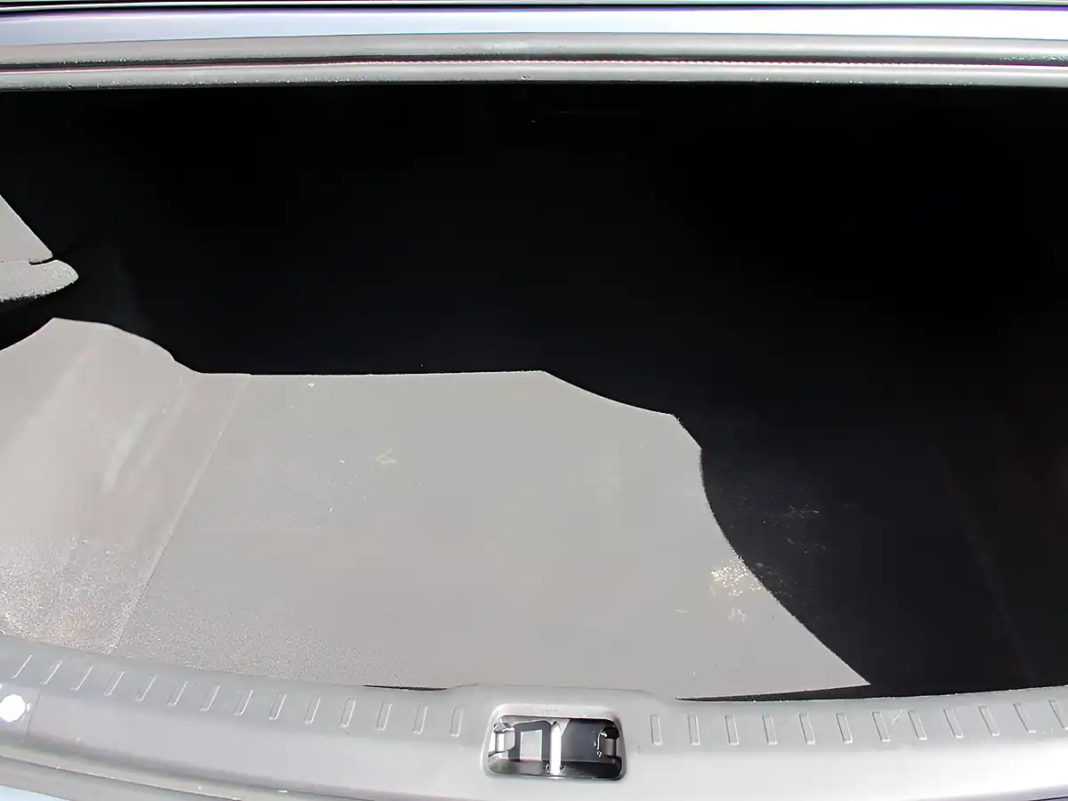 Used 2019 Volvo S90 Momentum Blue - Interior and Exterior details 11