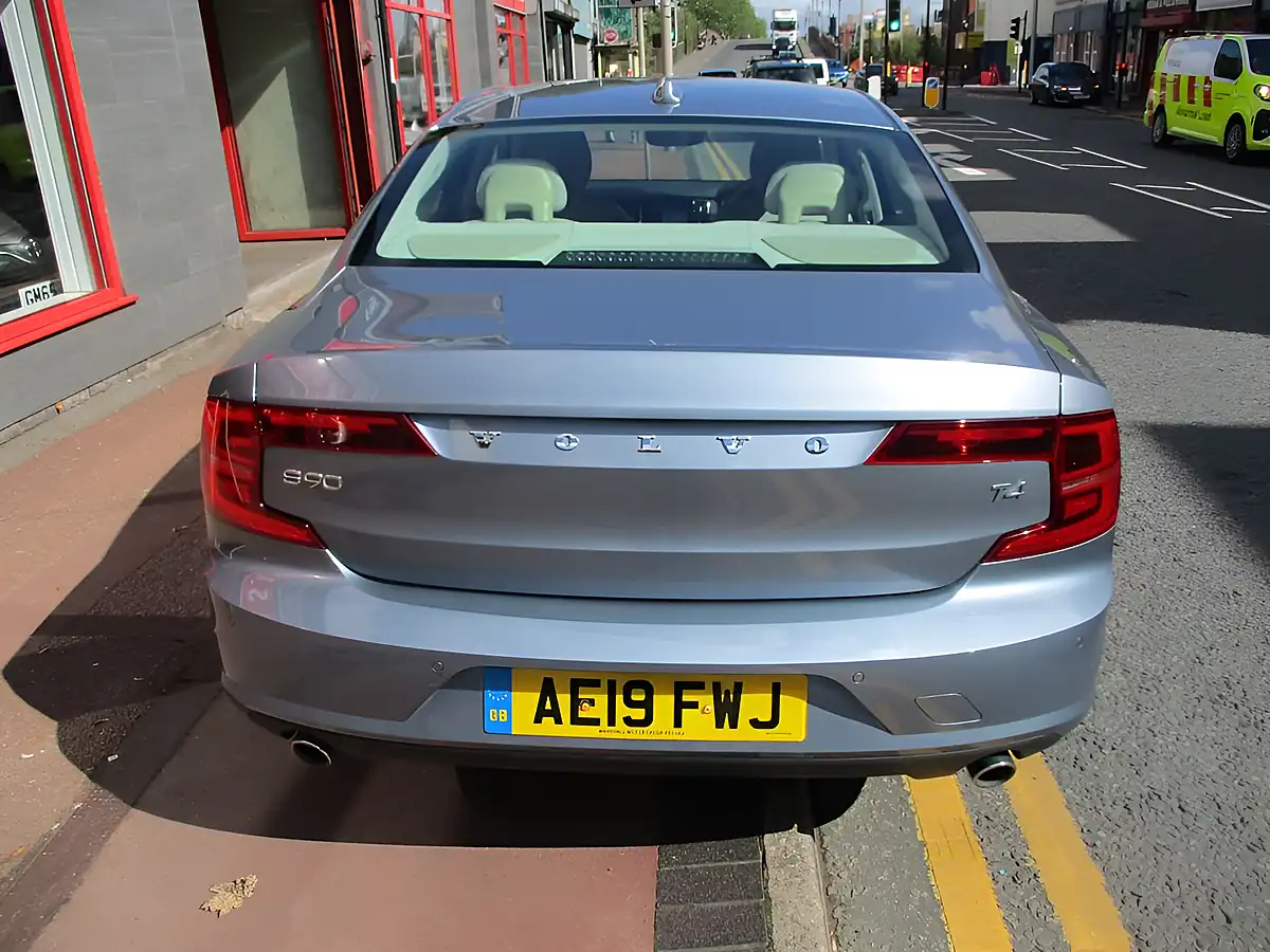 Used 2019 Volvo S90 Momentum Blue - Interior and Exterior details 14