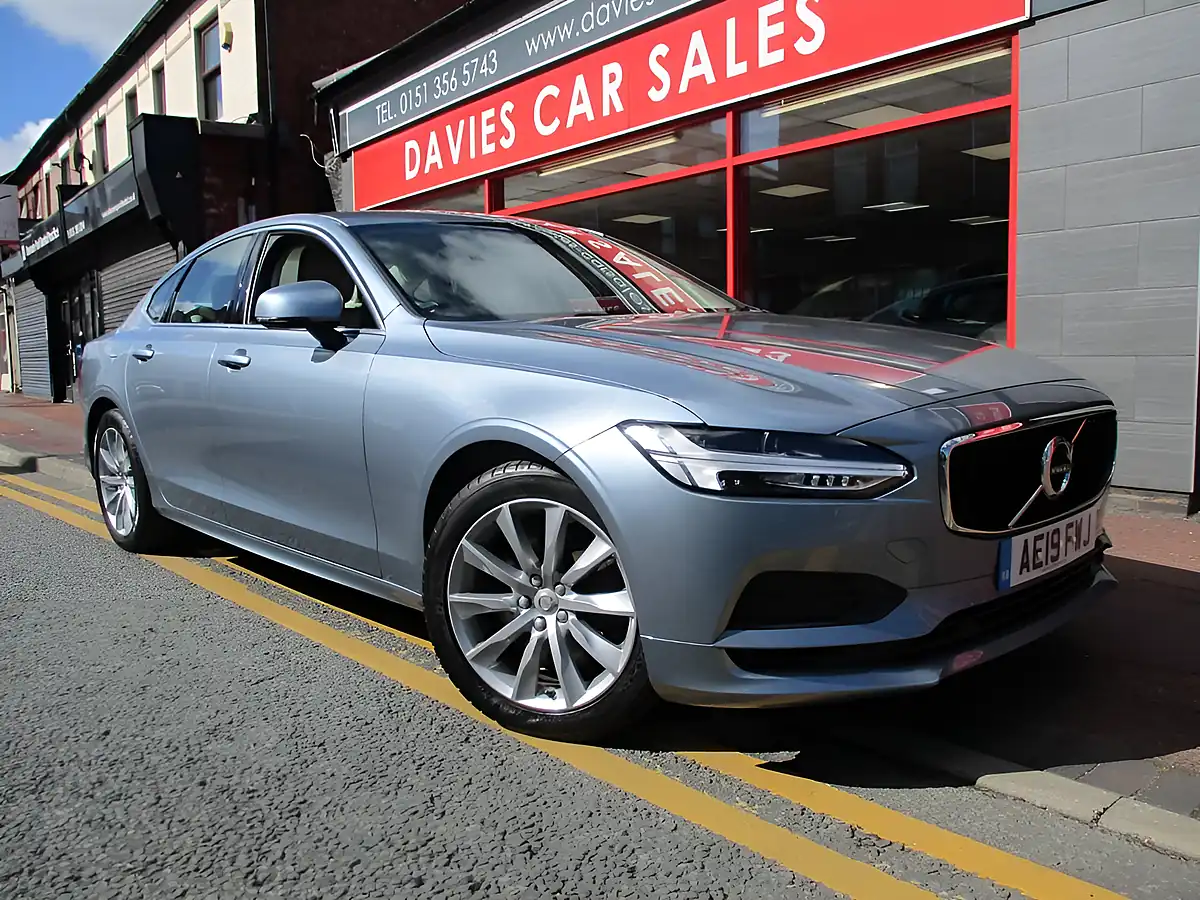 Used 2019 Volvo S90 Momentum Blue - Interior and Exterior details 17