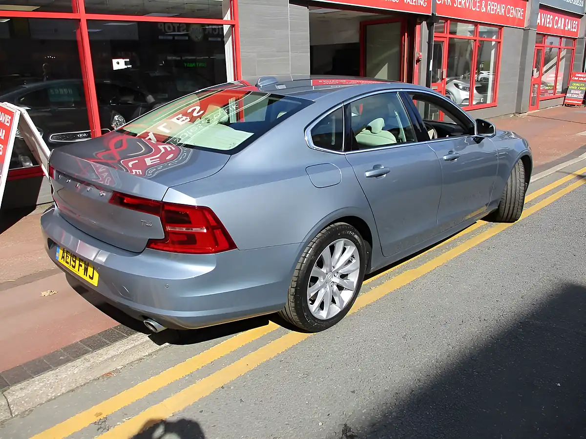 Used 2019 Volvo S90 Momentum Blue - Interior and Exterior details 2