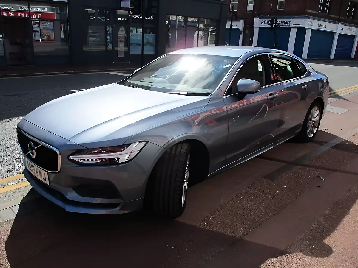Used 2019 Volvo S90 Momentum Blue - Interior and Exterior details 3