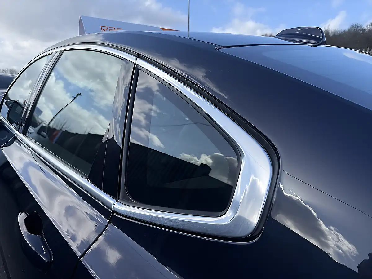 Used 2019 Volvo S90 Momentum Plus Magic Blue - Interior and Exterior details 10