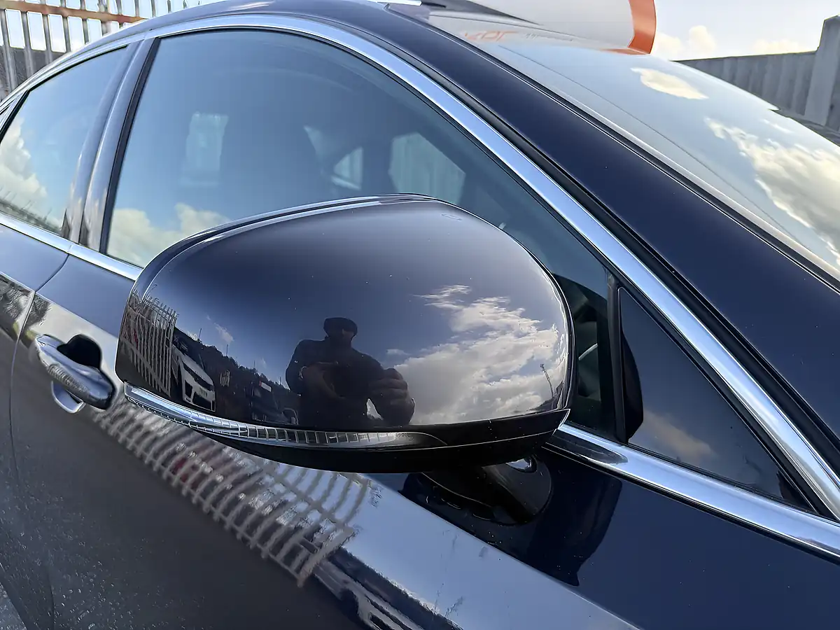 Used 2019 Volvo S90 Momentum Plus Magic Blue - Interior and Exterior details 15