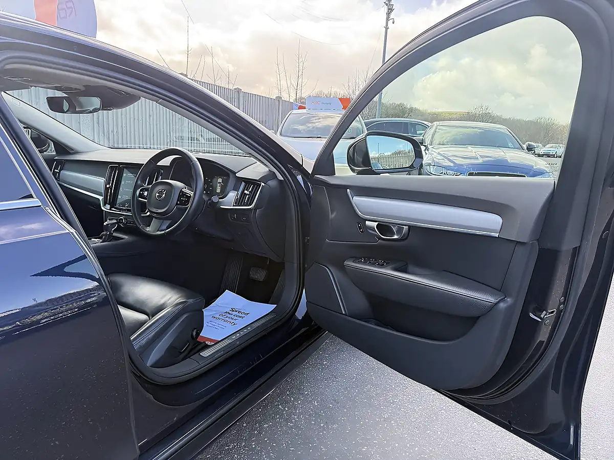 Used 2019 Volvo S90 Momentum Plus Magic Blue - Interior and Exterior details 18