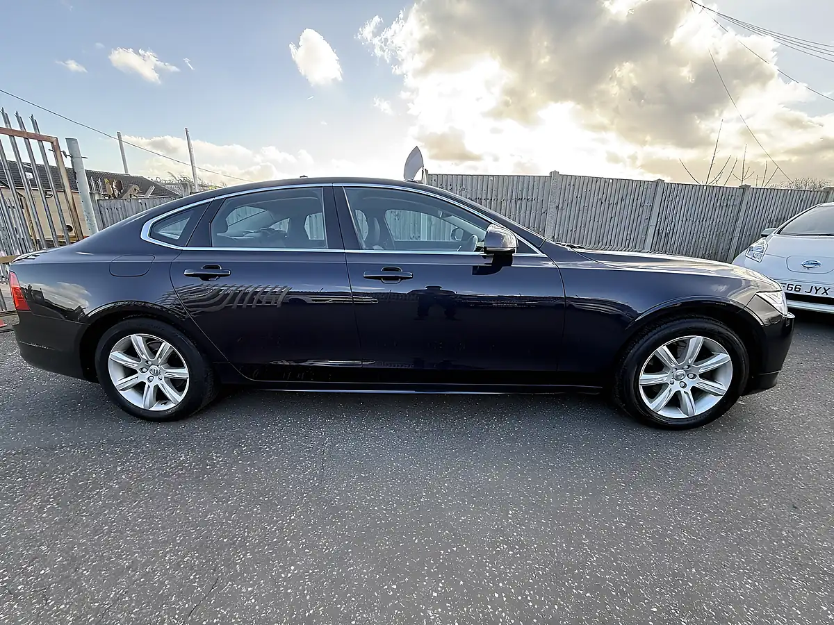 Used 2019 Volvo S90 Momentum Plus Magic Blue - Interior and Exterior details 20