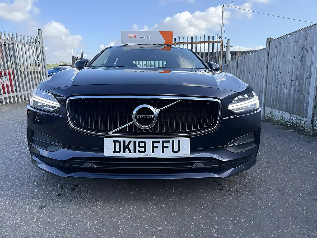 Used 2019 Volvo S90 Momentum Plus Magic Blue - Interior and Exterior details 4
