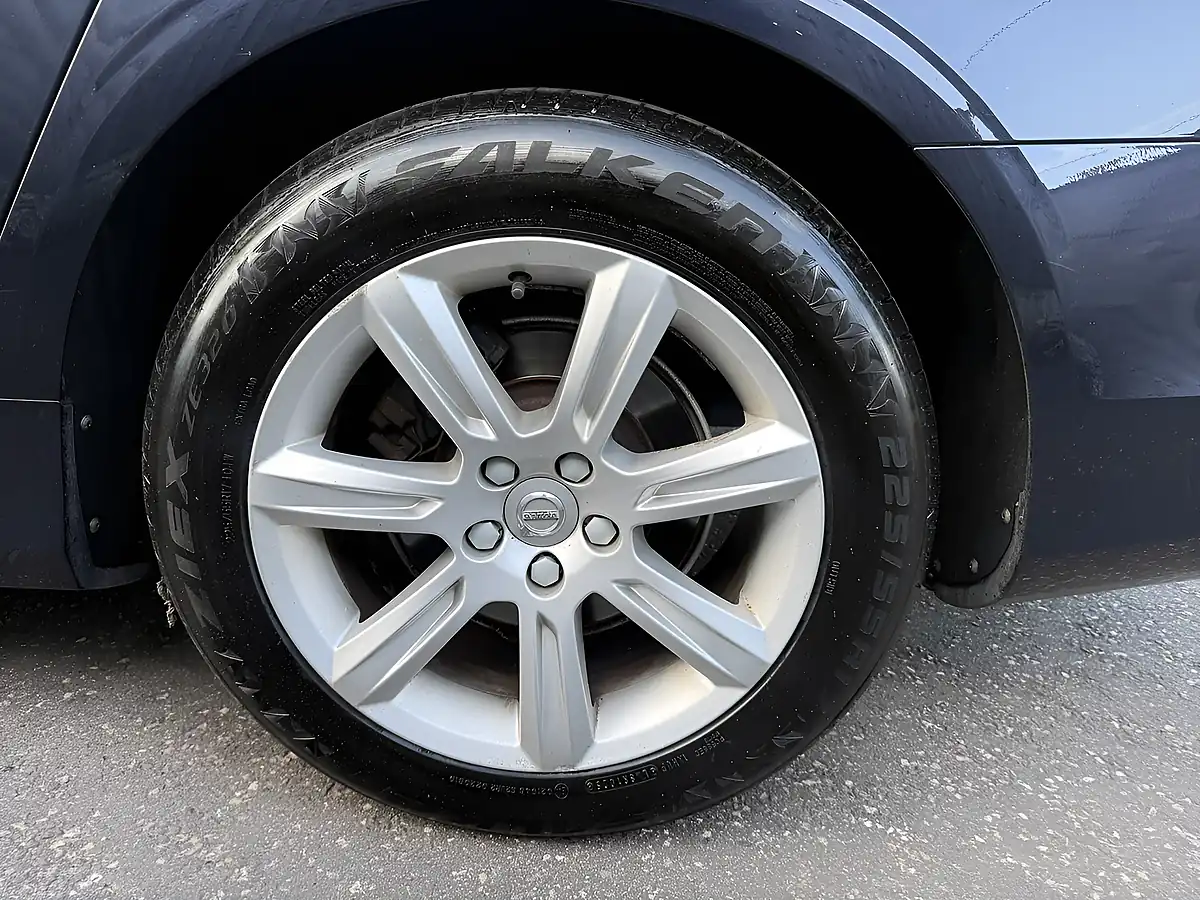 Used 2019 Volvo S90 Momentum Plus Magic Blue - Interior and Exterior details 5