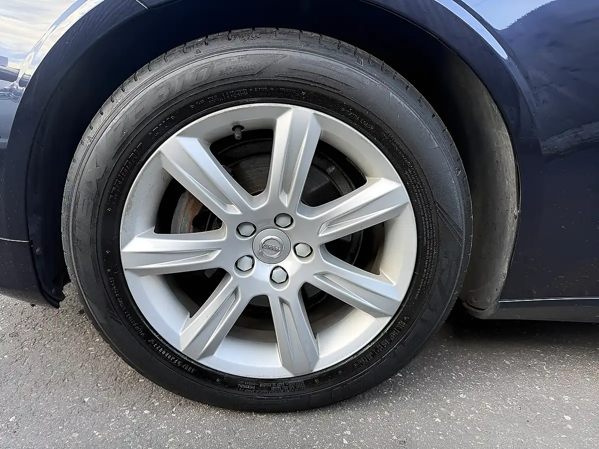 Used 2019 Volvo S90 Momentum Plus Magic Blue - Interior and Exterior details 7