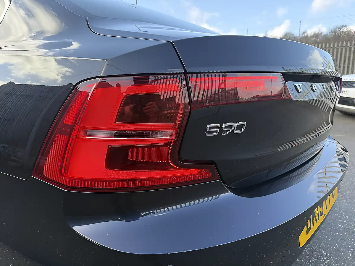 Used 2019 Volvo S90 Momentum Plus Magic Blue - Interior and Exterior details 8