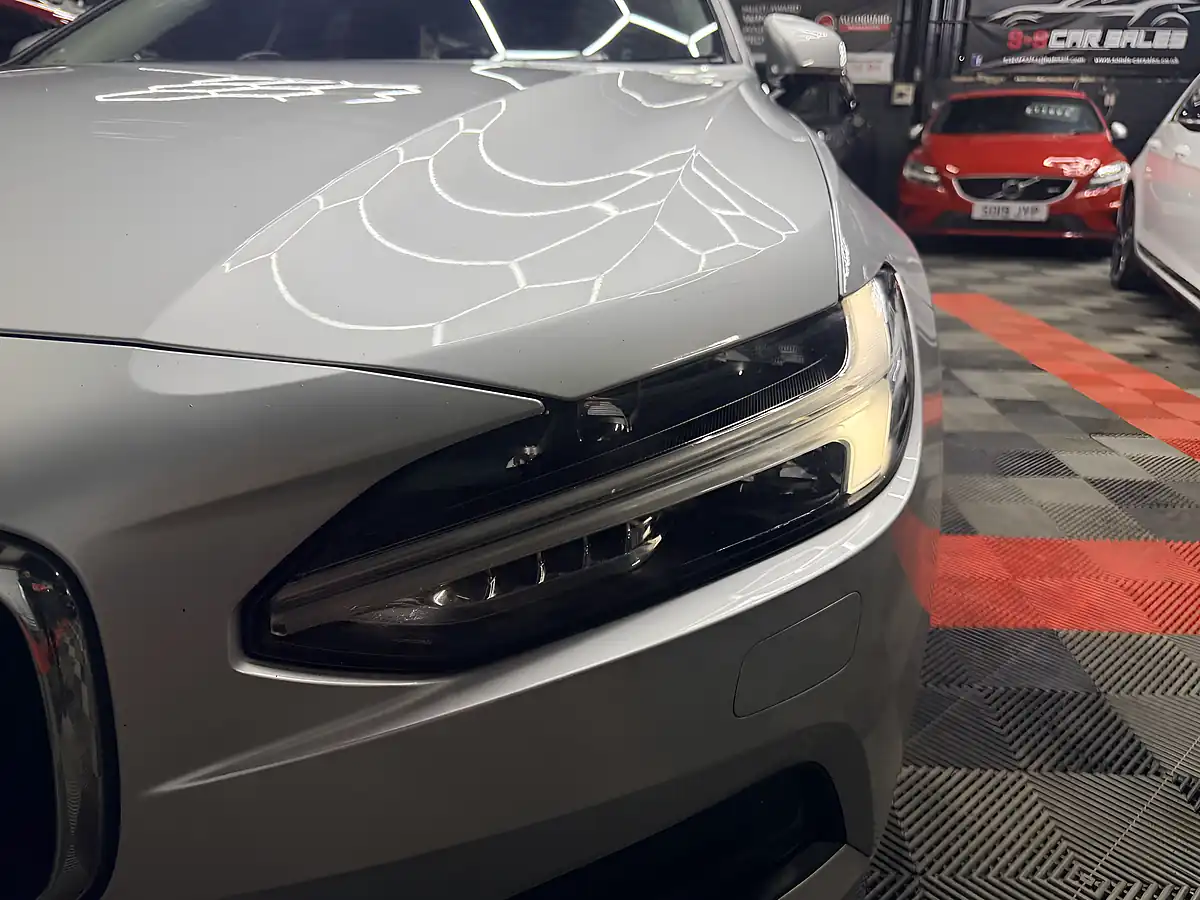 Used 2019 Volvo S90 Momentum Silver - Interior and Exterior details 11