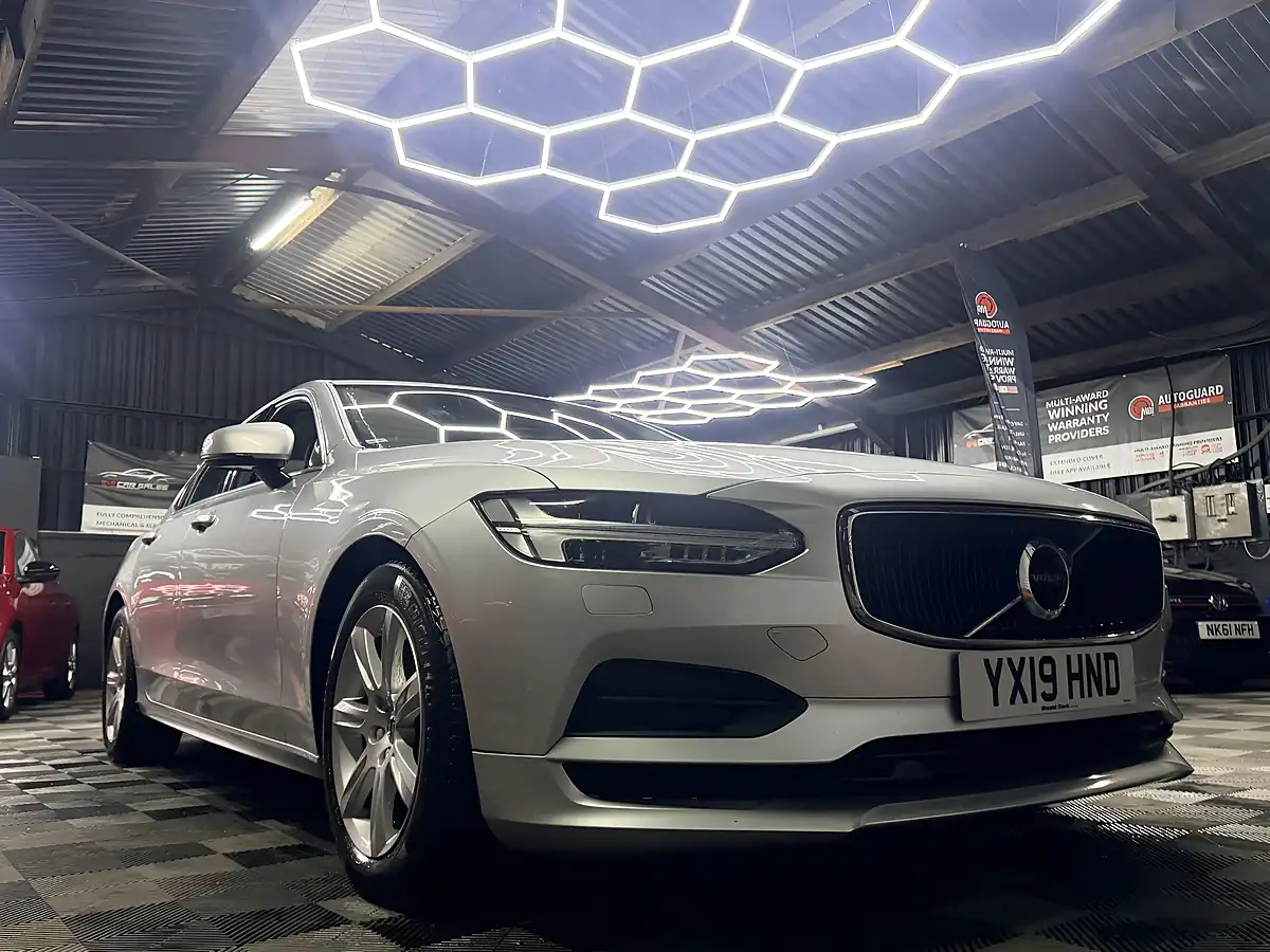 Used 2019 Volvo S90 Momentum Silver - Interior and Exterior details 12