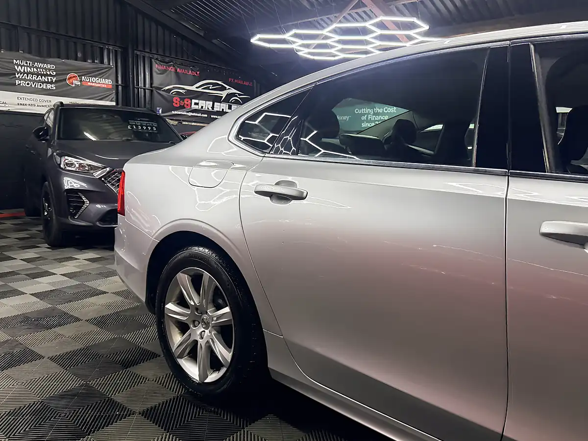 Used 2019 Volvo S90 Momentum Silver - Interior and Exterior details 13