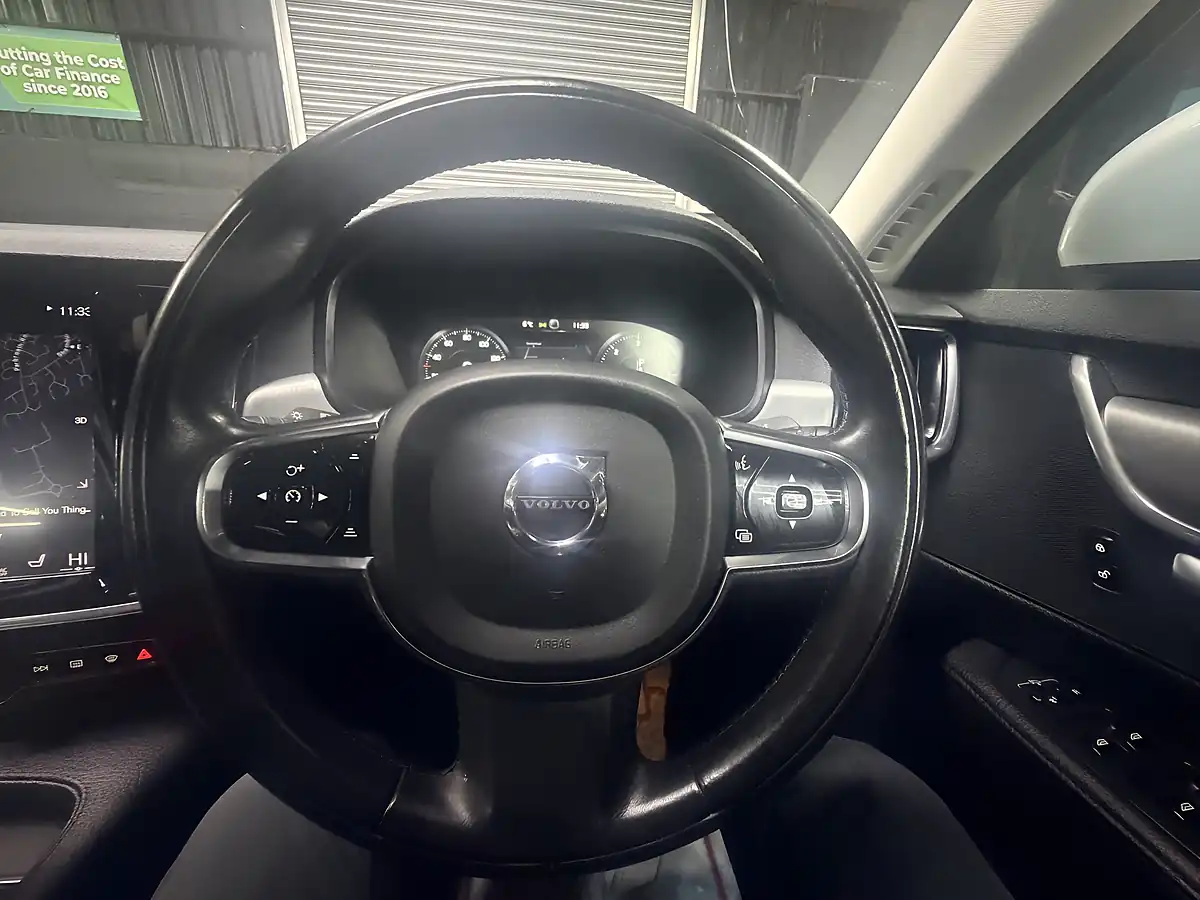 Used 2019 Volvo S90 Momentum Silver - Interior and Exterior details 18