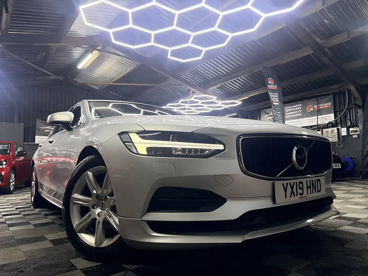 Used 2019 Volvo S90 Momentum Silver - Interior and Exterior details 2