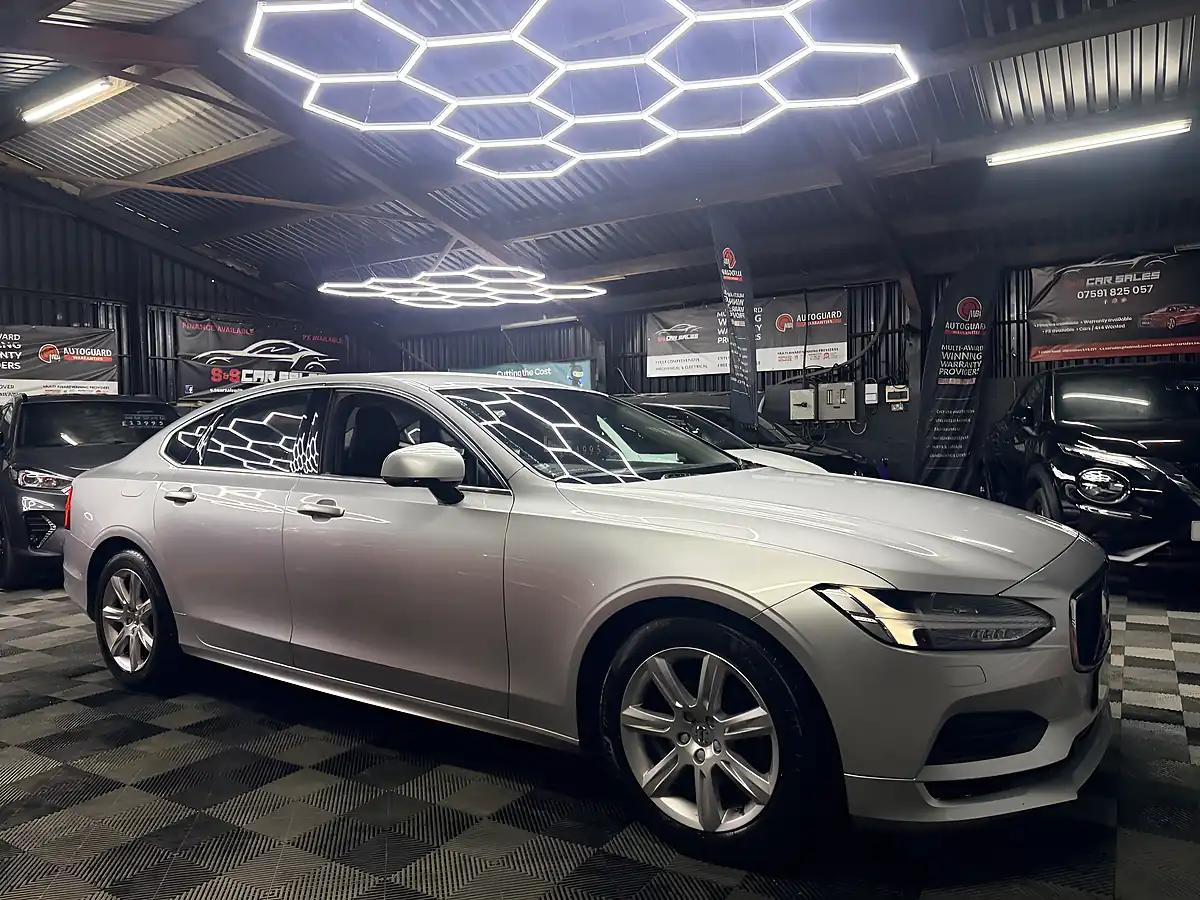Used 2019 Volvo S90 Momentum Silver - Interior and Exterior details 3