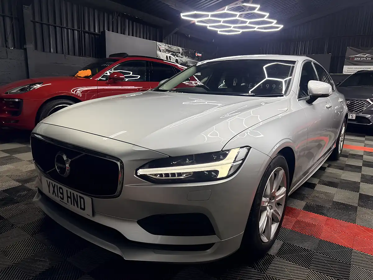 Used 2019 Volvo S90 Momentum Silver - Interior and Exterior details 4