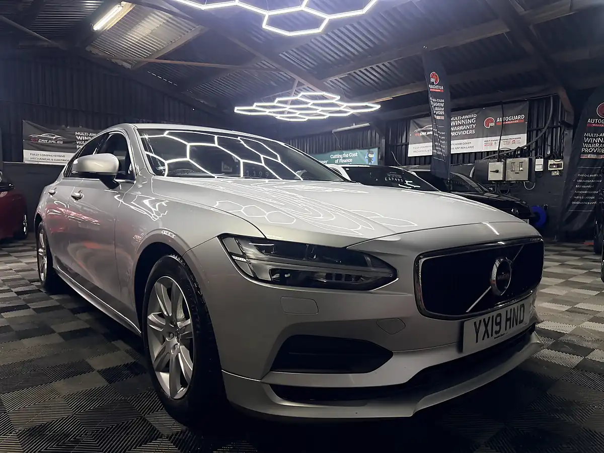 Used 2019 Volvo S90 Momentum Silver - Interior and Exterior details 5