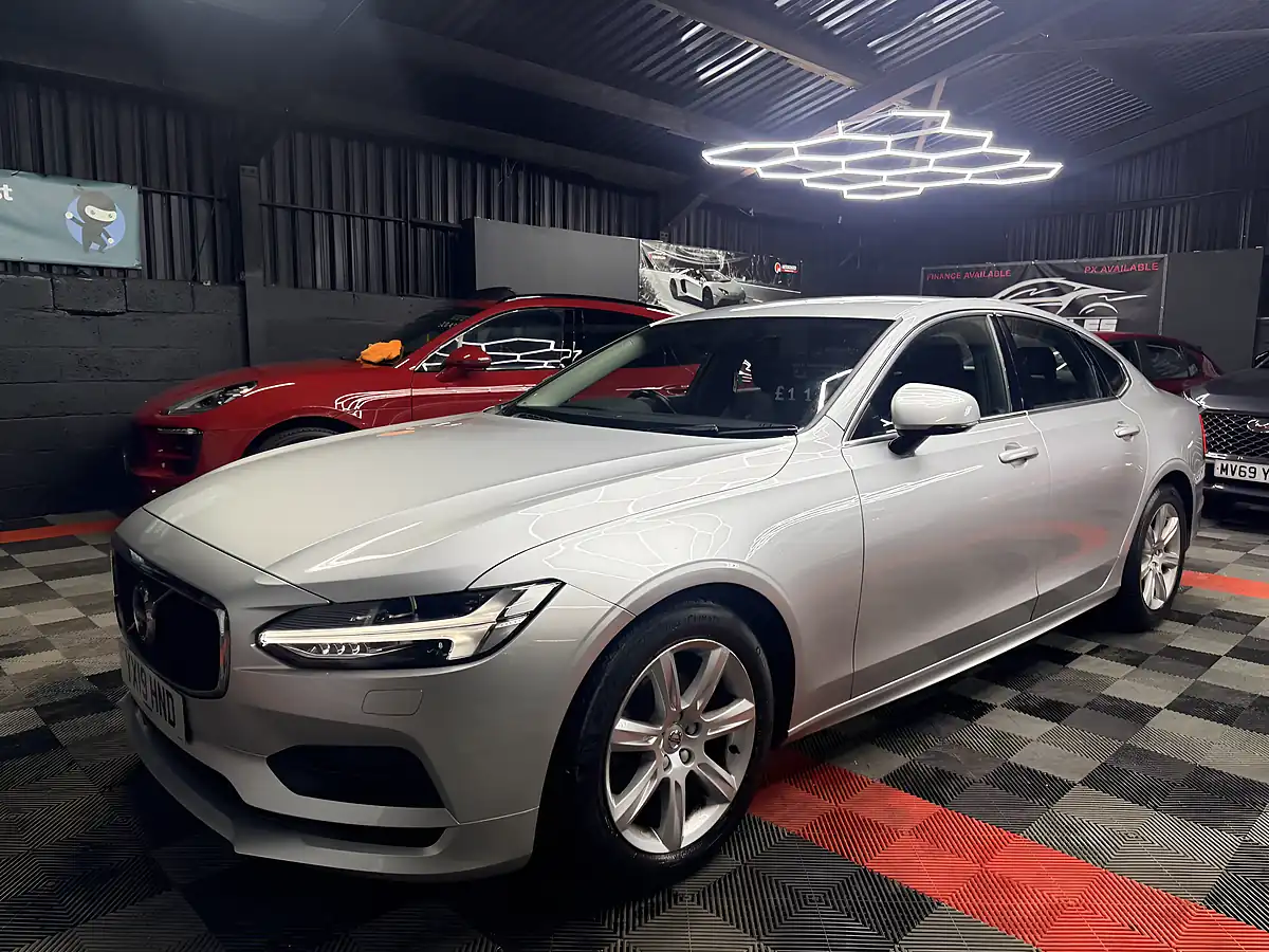 Used 2019 Volvo S90 Momentum Silver - Interior and Exterior details 6