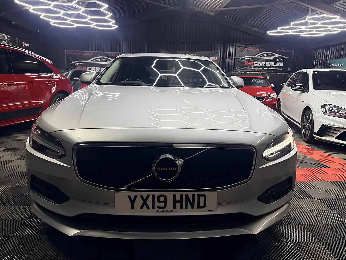 Used 2019 Volvo S90 Momentum Silver - Interior and Exterior details 7