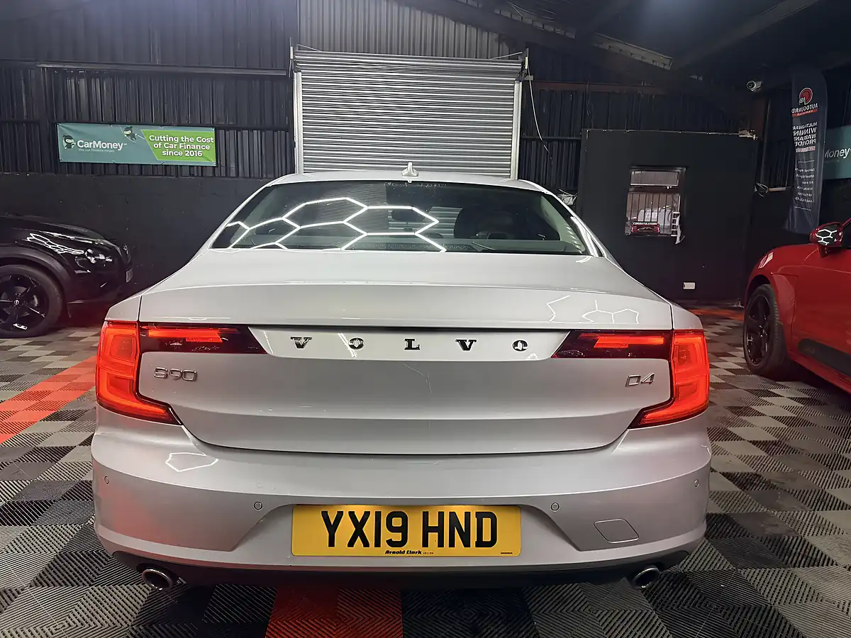 Used 2019 Volvo S90 Momentum Silver - Interior and Exterior details 9