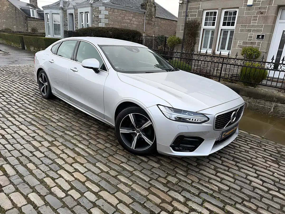 Used 2019 Volvo S90 R-Design Bright Silver - Front View