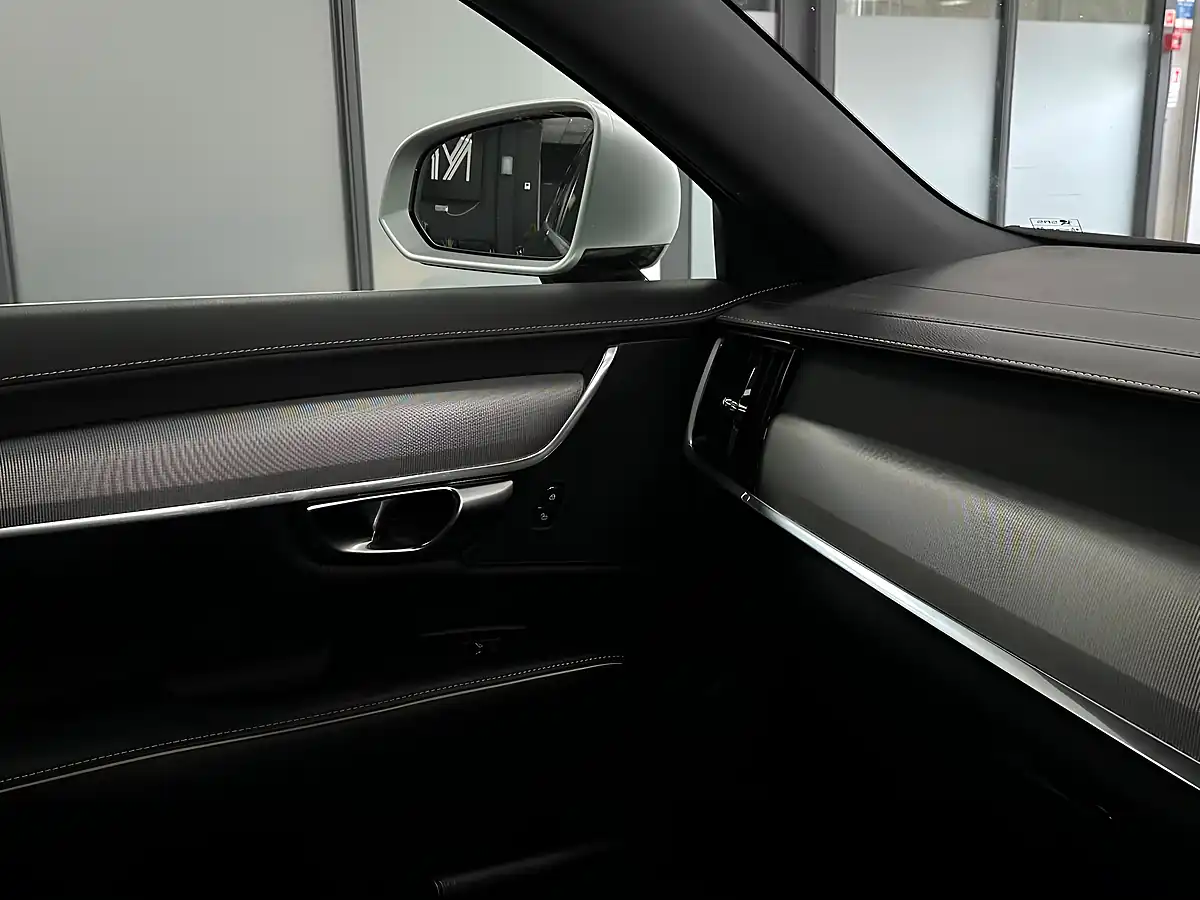 Used 2019 Volvo S90 R-Design Plus Black - Interior and Exterior details 18