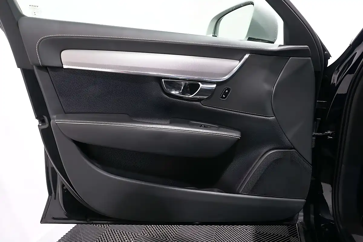 Used 2019 Volvo S90 R-Design Plus Onyx Black - Interior and Exterior details 12