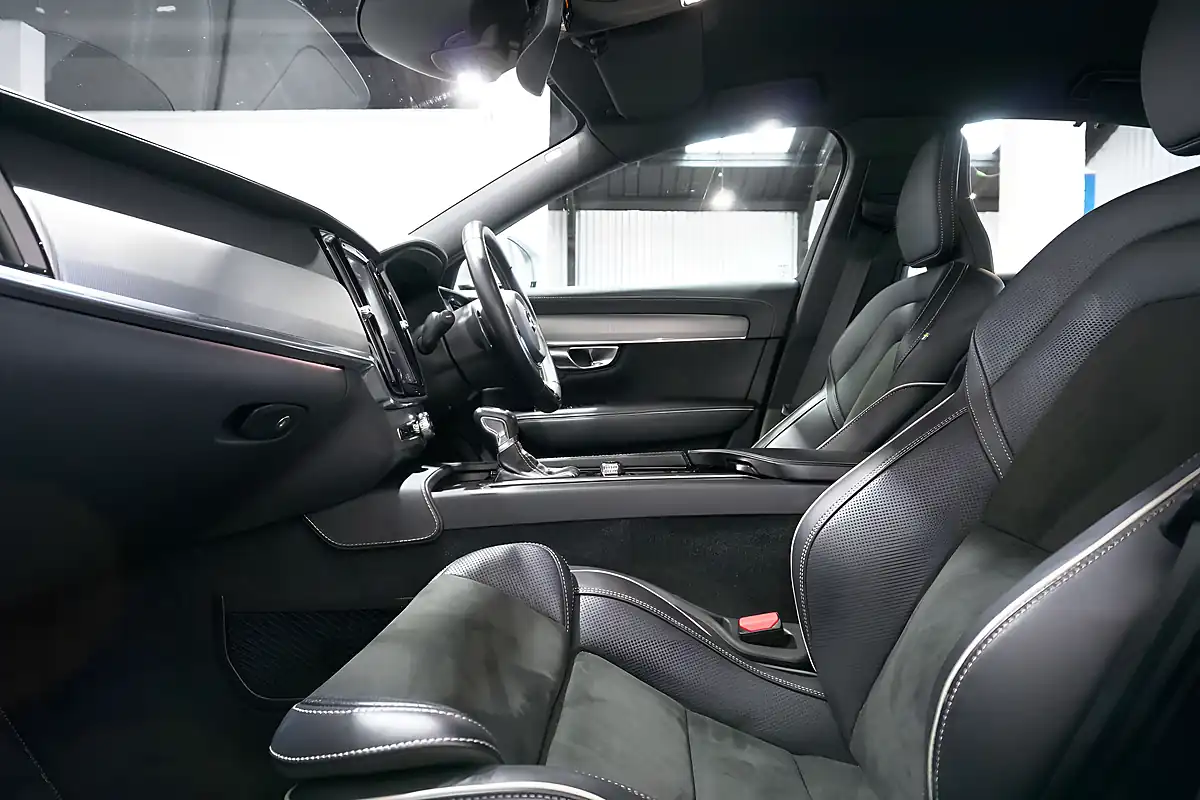 Used 2019 Volvo S90 R-Design Plus Onyx Black - Interior and Exterior details 13