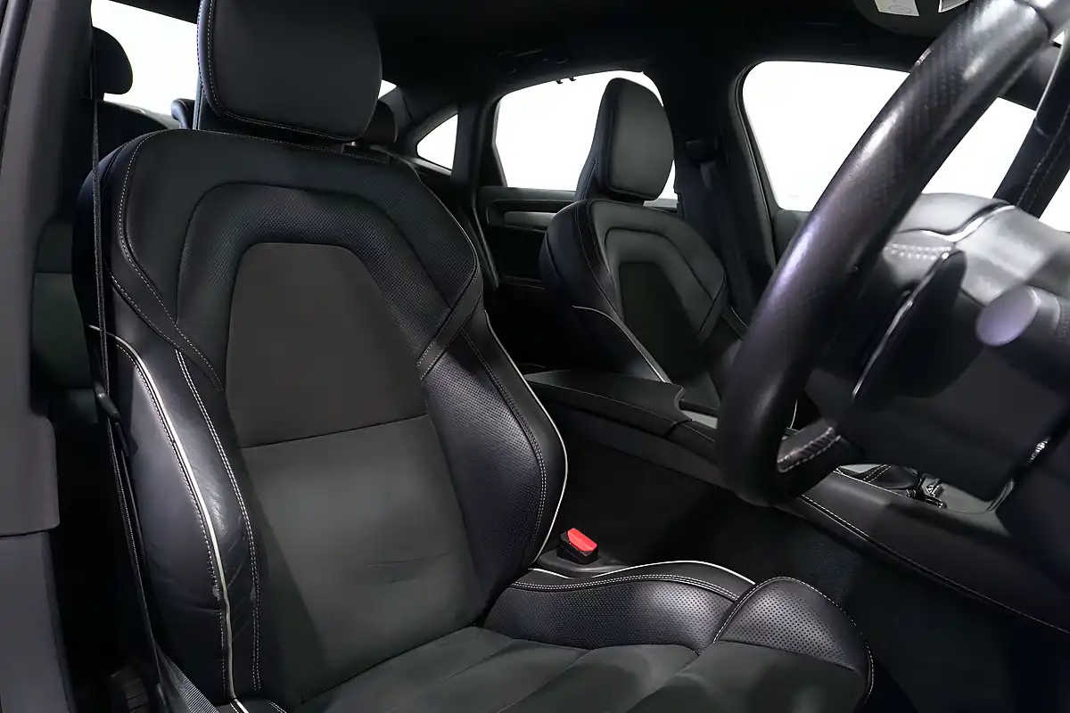 Used 2019 Volvo S90 R-Design Plus Onyx Black - Interior and Exterior details 5
