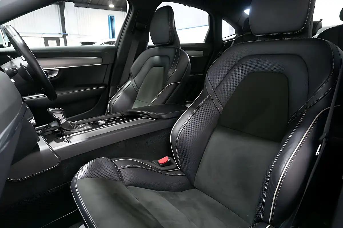 Used 2019 Volvo S90 R-Design Plus Onyx Black - Interior and Exterior details 7