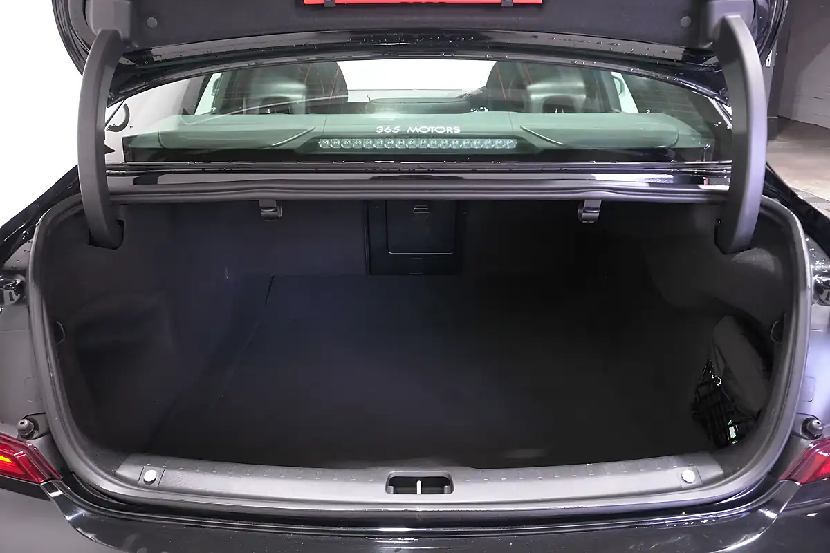 Used 2019 Volvo S90 R-Design Plus Onyx Black - Interior and Exterior details 9