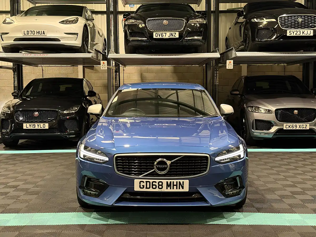 Used 2019 Volvo S90 R-Design Pro Blue - Interior and Exterior details 4