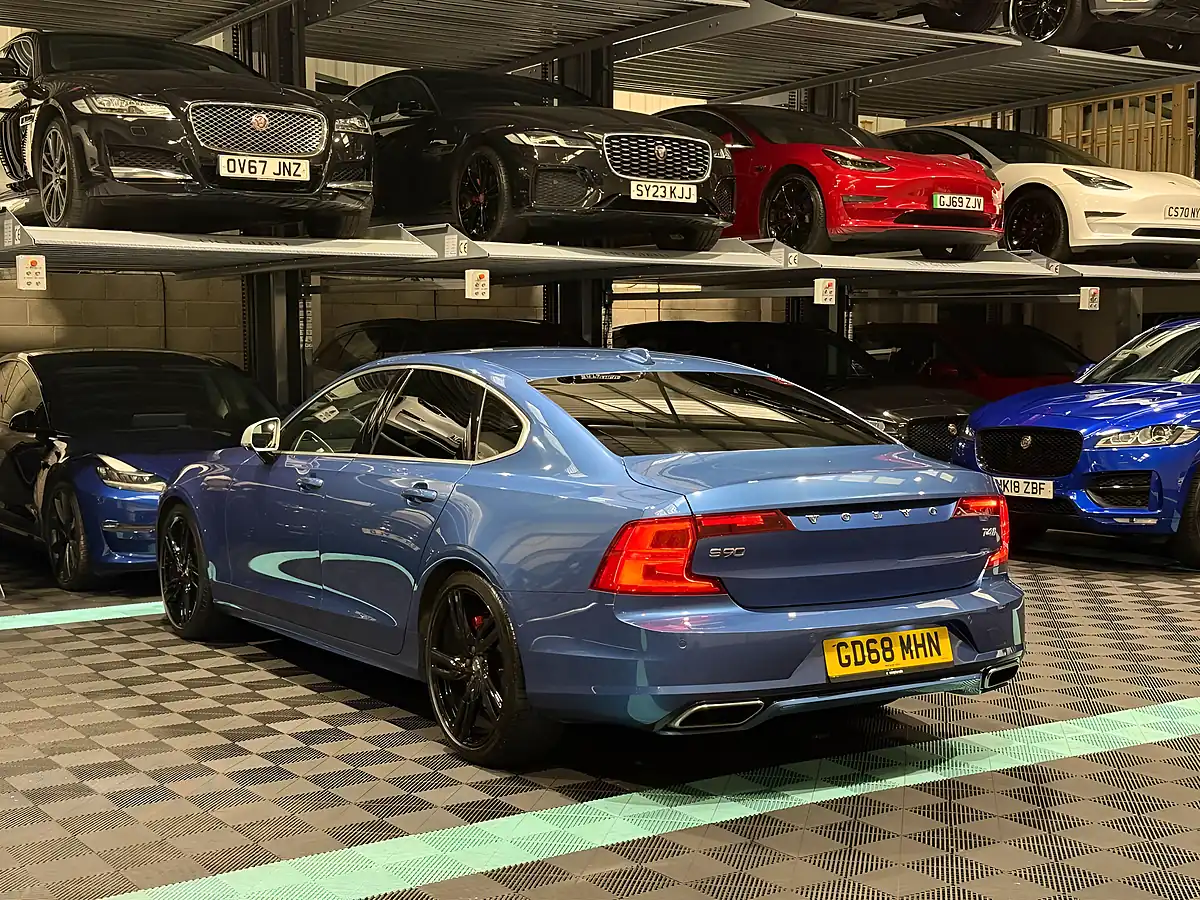 Used 2019 Volvo S90 R-Design Pro Blue - Interior and Exterior details 7