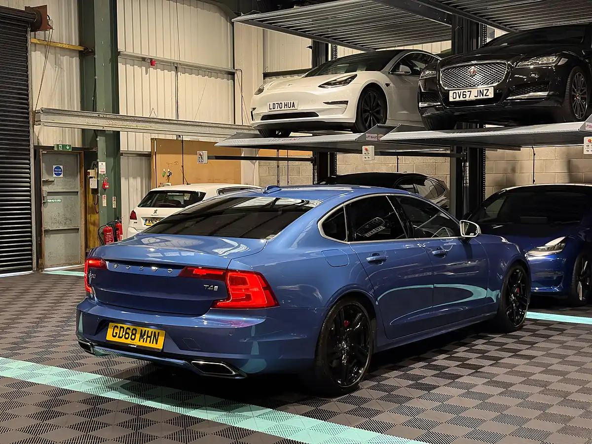 Used 2019 Volvo S90 R-Design Pro Blue - Interior and Exterior details 9