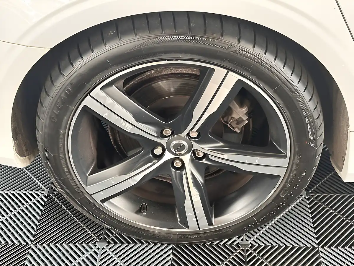 Used 2019 Volvo S90 R-Design Pro Crystal White Pearlescent - Interior and Exterior details 13