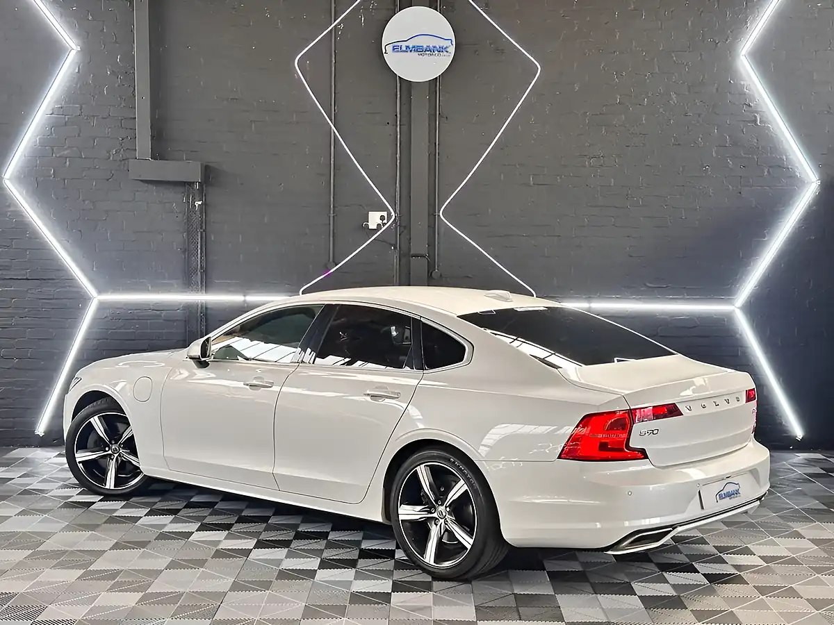 Used 2019 Volvo S90 R-Design Pro Crystal White Pearlescent - Interior and Exterior details 20