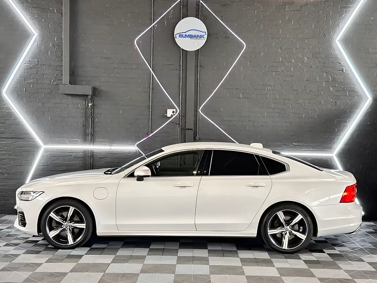 Used 2019 Volvo S90 R-Design Pro Crystal White Pearlescent - Interior and Exterior details 6