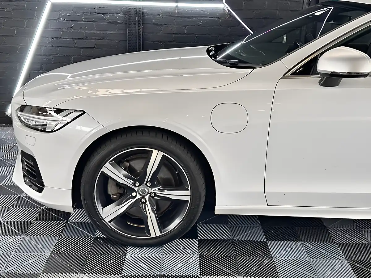 Used 2019 Volvo S90 R-Design Pro Crystal White Pearlescent - Interior and Exterior details 8