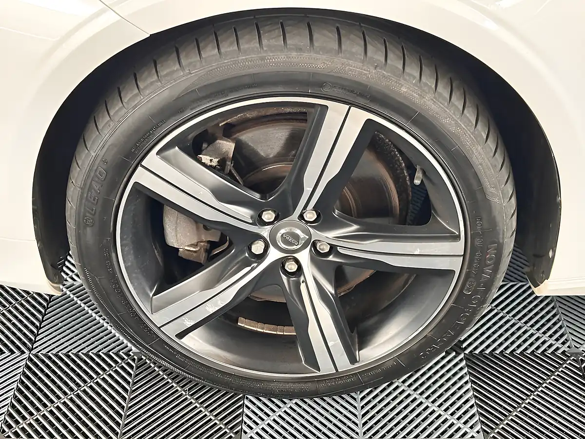 Used 2019 Volvo S90 R-Design Pro Crystal White Pearlescent - Interior and Exterior details 9