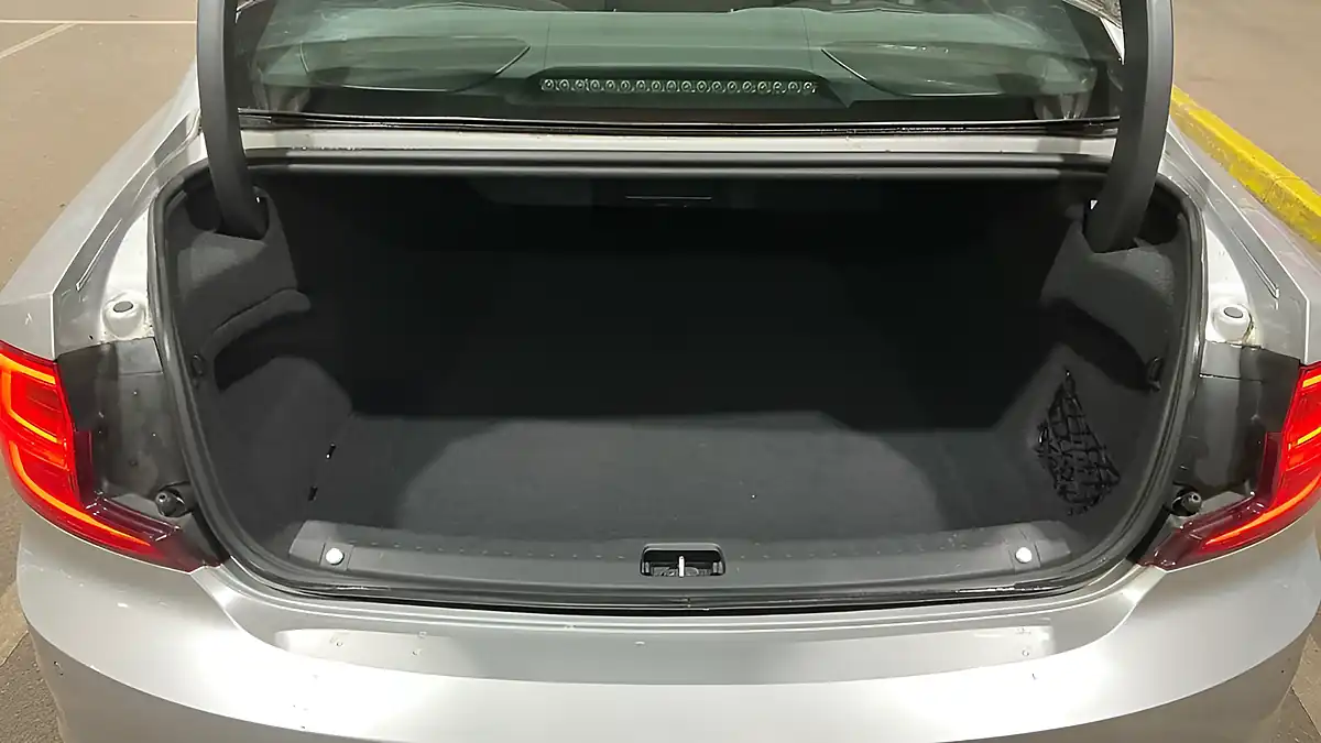 Used 2019 Volvo S90 R-Design Silver - Interior and Exterior details 19